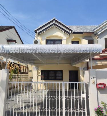 Bang Na House | 3Bed 2Bath, Pet friendly, 5min drive to BTS Udomsuk