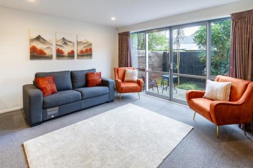 Addington Apartment | 3bed plus Garage, Minutes from the Action Sleeps 8