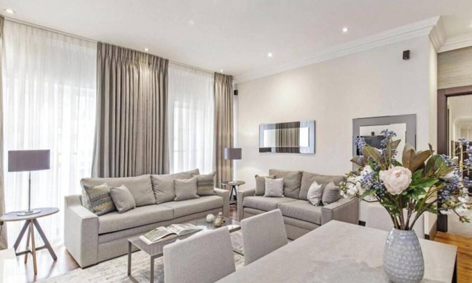 South Kensington Apartment | 3bedroom deluxe apartment in South Kensington - Spacious for Families & Groups