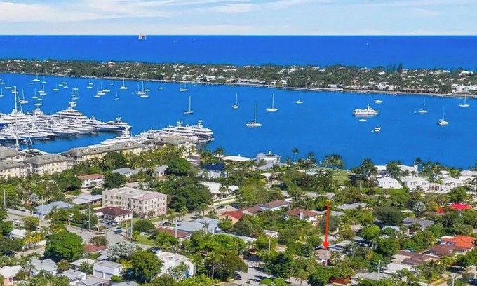 Old Northwood Historic District House | 3Bedroom home w/Hot Tub, Downtown West Palm Beach across from Palm Beach Island