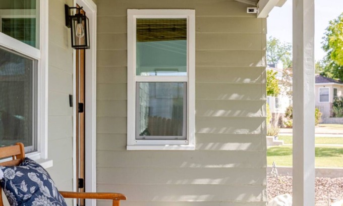 Bakersfield House | 3bedroom house close to several hospitals w/HOT TUB in pleasant La Cresta area.