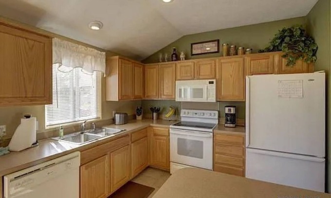 Omaha House | 3Bedrooms/2baths and finished basement! Washer&dryer included. Private yard