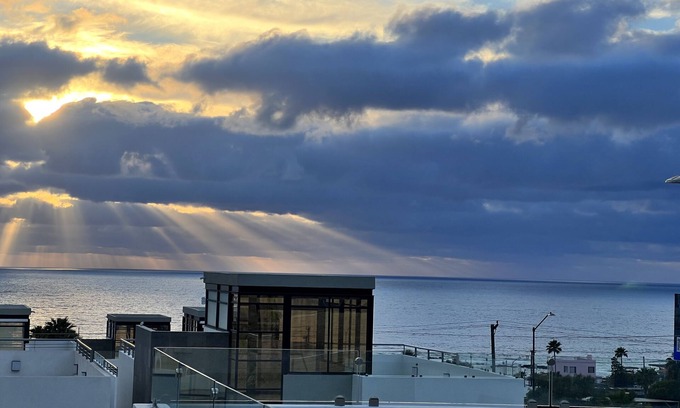 Rosarito House | 3BR 10 Guest with Pvt. Jacuzzi 2 pools Gated Comm. Security 24-7 AC