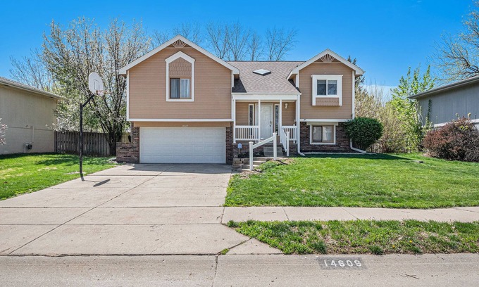 Chalco House | 3BR; 2 Bath; 920 Mbps; Fenced Yard; EV Charger