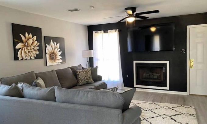 North Little Rock House | 3BR, 2Ba, 2 lvl, Simmons Arena 10 min, hospitals, park, golf course, baseball