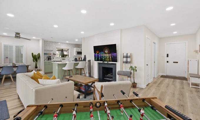 Park Santiago House | 3BR/2BA family-friendly home only 10min from Disneyland!