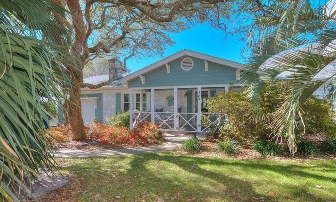 Yaupon Beach House | 3BR/2BA Home - Short Walk to Beach, Rooftop Deck, Dog Friendly, Sleeps 6