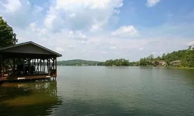 Hot Springs Village House | 3BR 2BA Hot Springs Village on Lake Balboa with boat slip & lots of golf options