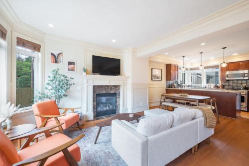Lower Queen Anne House | 3BR 2BA Kinnear Townhouse in Queen Anne, Seattle