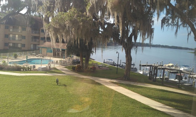 Welaka Condo | 3BR/2BA Waterfront Condo w/Dedicated Deep Water Boat Slip