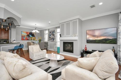 Washington Ave./ Memorial Park House | 3BR 3Ba Upscale Luxury Home in The Heights