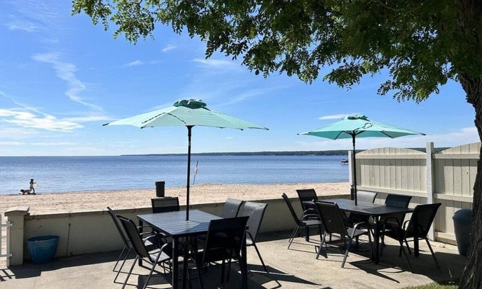 Sylvan Beach House | 3BR Beachfront Getaway – Behind Owner’s Home