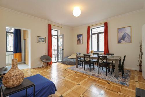 Vera Apartment | 3BR Central and Spacious Apt Vera - by Wehost