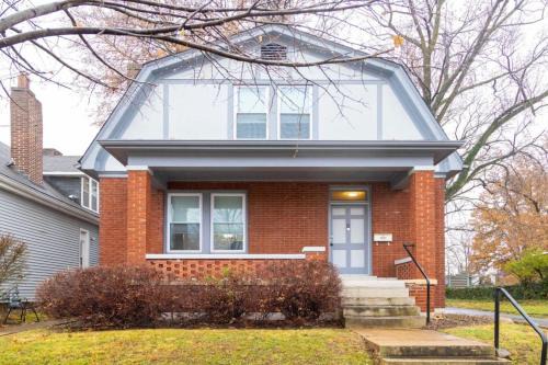 Clayton-Tamm House | 3BR Dogtown Bungalow Office and Bar