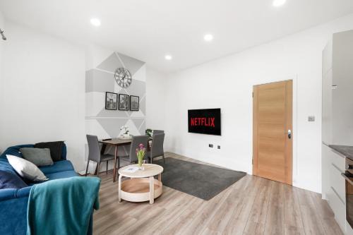 Harrow Apartment | 3BR Duplex Penthouse Harrow centre