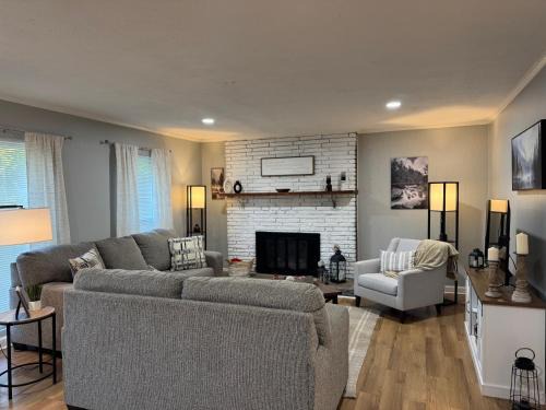 Knoxville Apartment | 3BR Home Near Downtown Knoxville Long-Term OK
