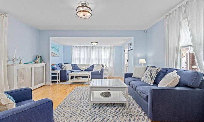 Ventnor City House | 3BR Home - Outdoor Patio + BBQ, Chairs & Tags Incl