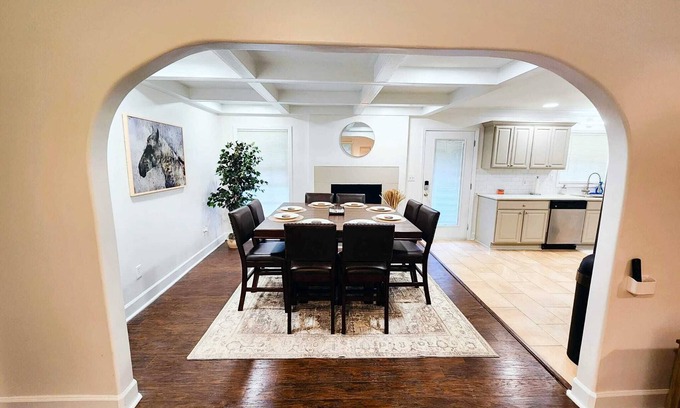 Cliftondale House | 3BR Home w/Fast Internet & Work Space near Atlanta Airport Magnolia Hill House