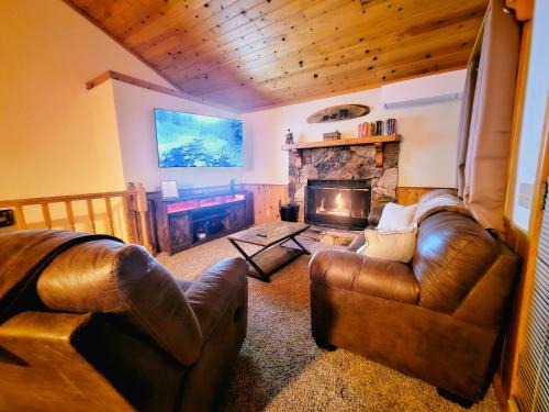 Big Bear Lake House | 3BR Home w Game Room by The Village, Lake & Summit
