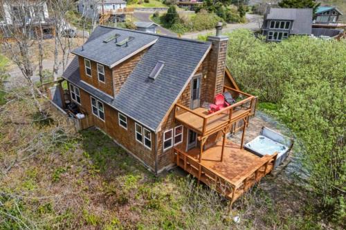 Neahkahnie Beach House | 3br Hot Tub Ocean Views & King Beds Near Beach