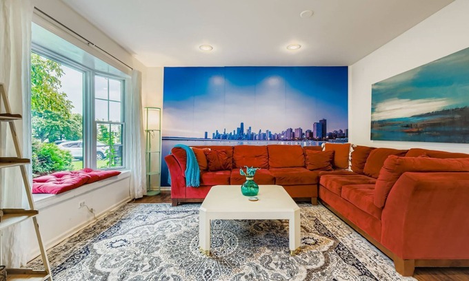 Lake Zurich House | 3BR House with Pickleball, Game Room, Foosball, Arcade, Cereal Bar, Darts &Grill