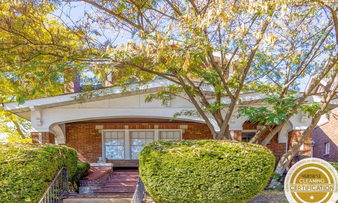 St. Louis Apartment | 3BR Modern Bungalow / ABODEbucks