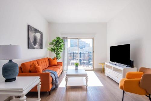 Charlotte Center City Apartment | 3BR Premium Downtown Apartment with Office & Gym