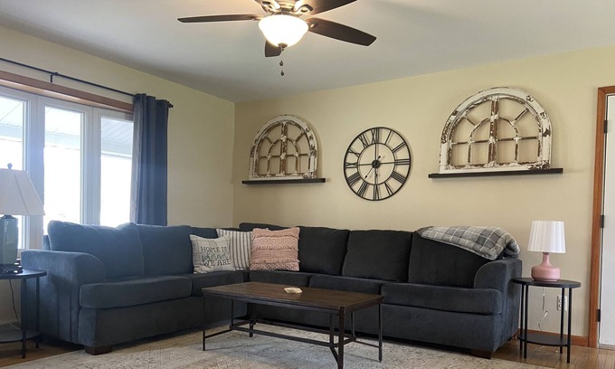 Queensbury House | 3br ranch in Glens Falls 15 min to Lake George!