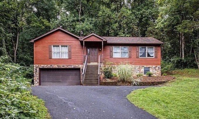 McGaheysville House | 3BR Resort Home w/Games, Fire pit & Shenandoah Views
