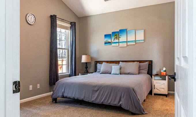 North Charleston House | 3BR Retreat With Fenced Backyard And Near Beaches