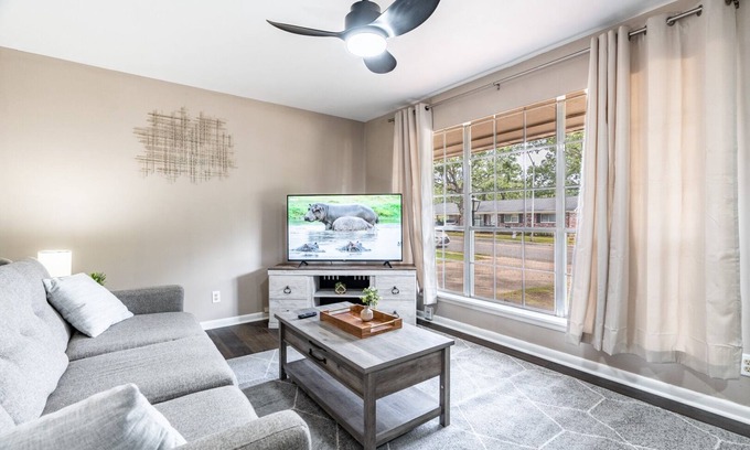 North Little Rock House | 3BR Spacious & Fully Fenced Home
