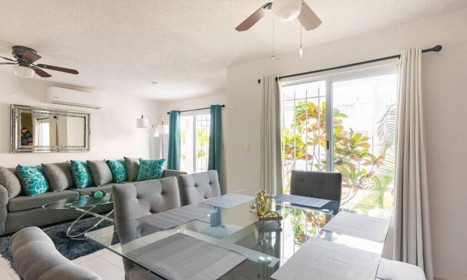 Downtown Cancun House | 3BR+Studio Rooftop Bar/3 min to beach/Ferry!
