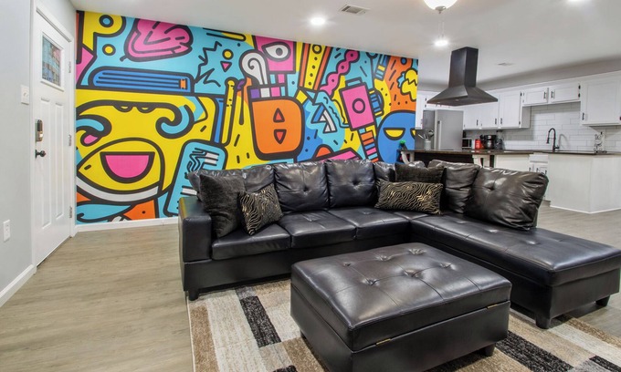 Russellville House | 3BR Stylish Home In The Heart Of Russellville Great For Long Stays