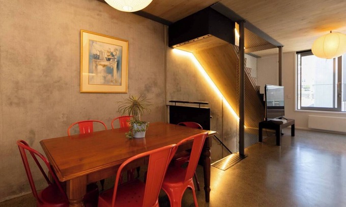 Te Aro Apartment | 3BR Townhouse | Industrial Charm, Central Location