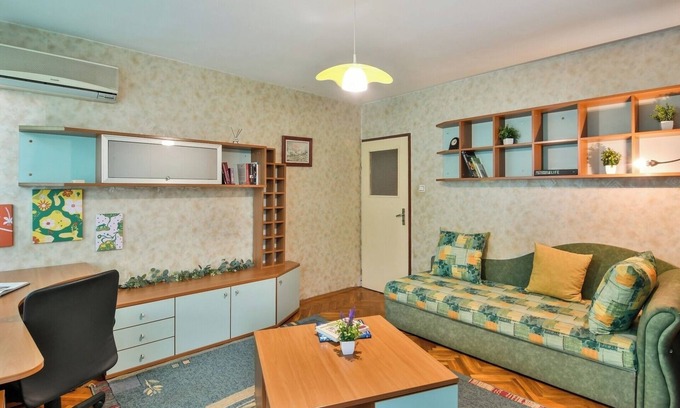 Varna Apartment | 3BR Vintage Sea Garden Spirit