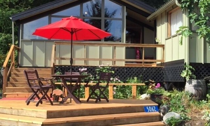 Anacortes Cottage | 3BR Weaver's Cottage on Peaceful Guemes Island