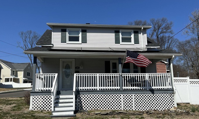 Milford Cottage | 3br2ba: Quiet and Cozy Getaway in Milford