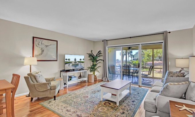 Isle of Palms Condo | 3C Mariners Walk by AvantStay | Beach & Pool Access, Enclosed Porch