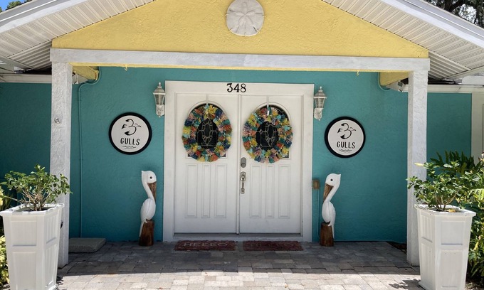 Ozona Apartment | 3Gulls Inn Ozona3-Boutique Hotel-SwimSpa-King Suite-Full Kitchen-Pets Stay Free