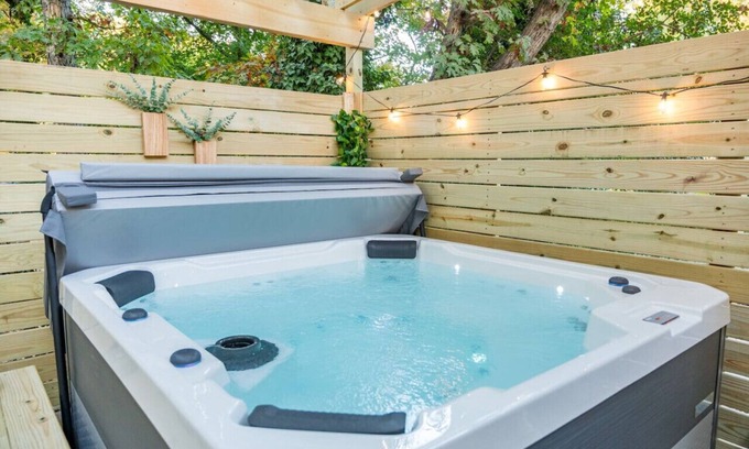 Southeast Raleigh Apartment | 3mi to Dwtn | Hot Tub & Fire Pit