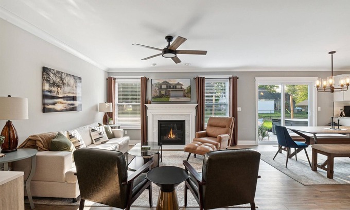 Plymouth House | 3mins DT/Hot tub + Fire Pit + BBQ/ Game Room/ 500Mbp/4 Bedroom/ Office