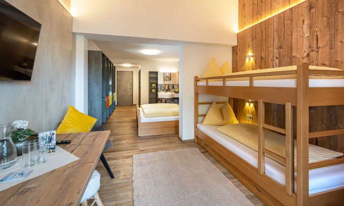 Alpendorf Apartment | 4-5 Bed Family Room Standard