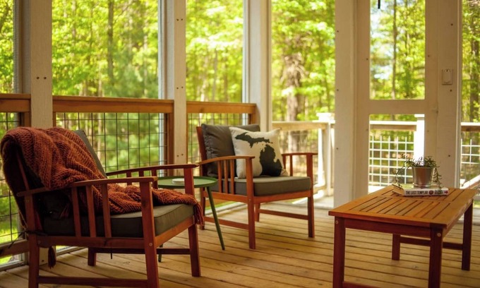 Holland House | 4 Acres of Towering Trees