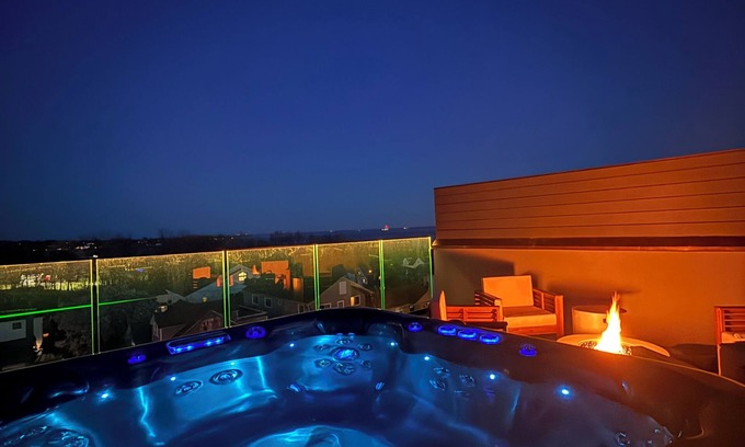 Cove - East Side - Shippan House | 4-bd modern luxury water view townhome with hot tub close to beach