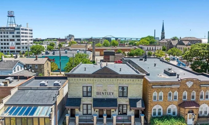 Fifth Ward Condo | 4 bdrm Condotel w/Garage in Walker's Point