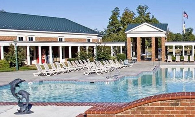 Berkeley Condo | 4 BDRM, SLEEPS 12, ONLY 10 MILES TO BUSCH GARDENS, 2 KITCHENS, 2 BATHS, BOOK NOW
