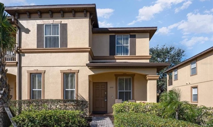 Regal Palms House | 4 bdrm townhouse - 2 king size bdrm suites; next to pool, lazy river and Disney!