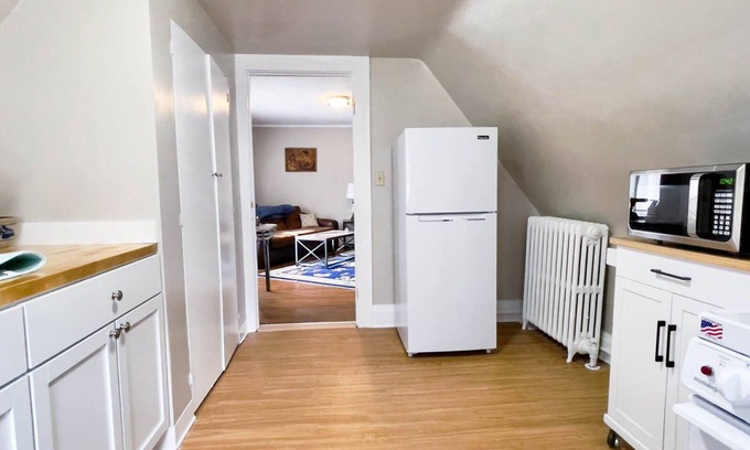Ithaca Apartment | 4 bed/1bath on Cornell Campus: Upstairs Apartment