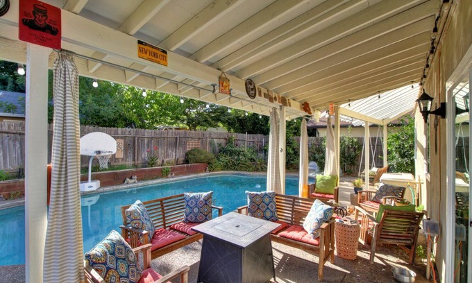 La Riviera House | 4 Bed 2.5 Bath House with Pool & Hot Tub One Block from American River