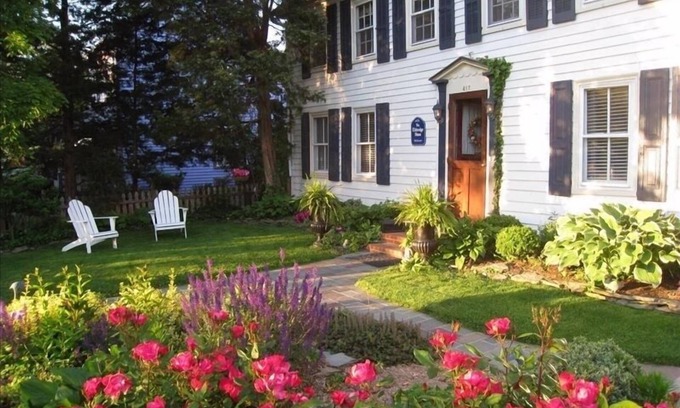 West Cape May House | 4 bed. 4 bath. FREE BEACH BOX. Free Linens Off Street Parking